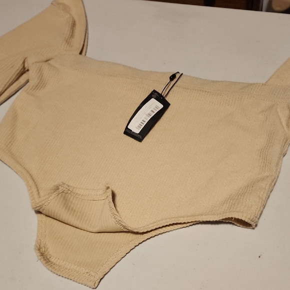 PrettyLittleThing NWT Cream Ribbed Long Sleeve Top - Picture 3 of 6